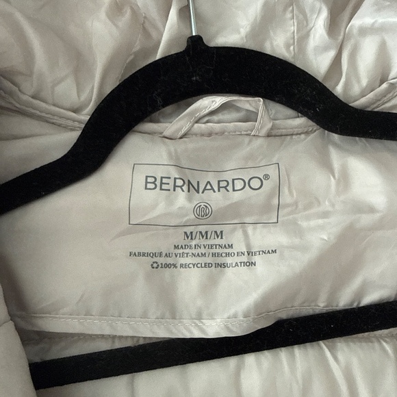 Bernardo Women’s Long Quilted Puffer Vest with Hood – Size M - Picture 2 of 3